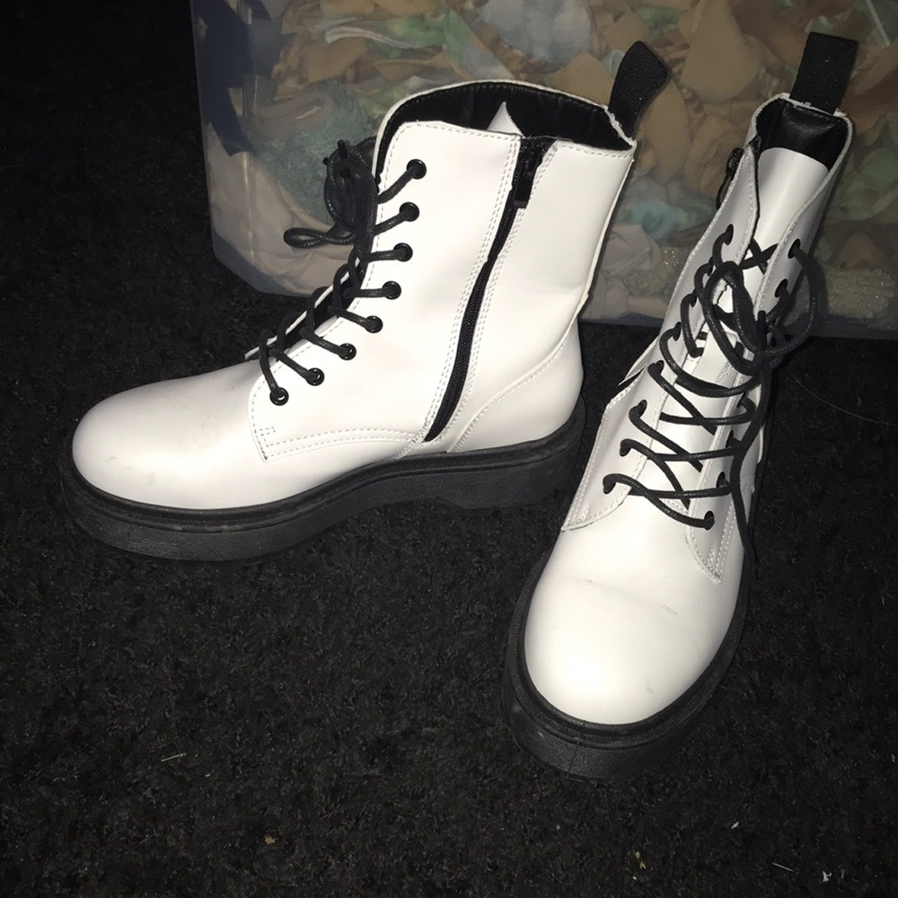 White tie up boots